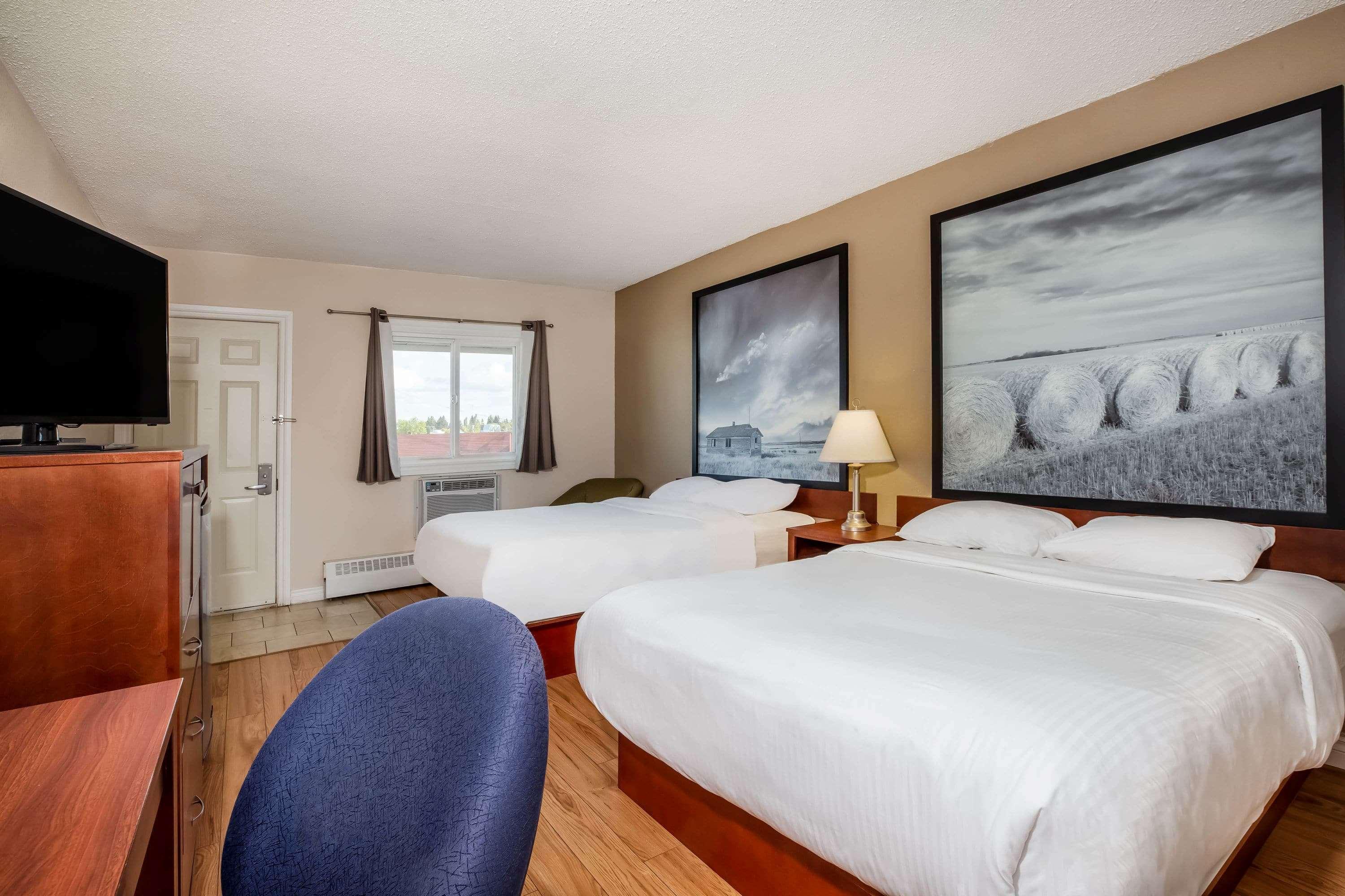 Super 8 By Wyndham Smoky Lake Ngoại thất bức ảnh