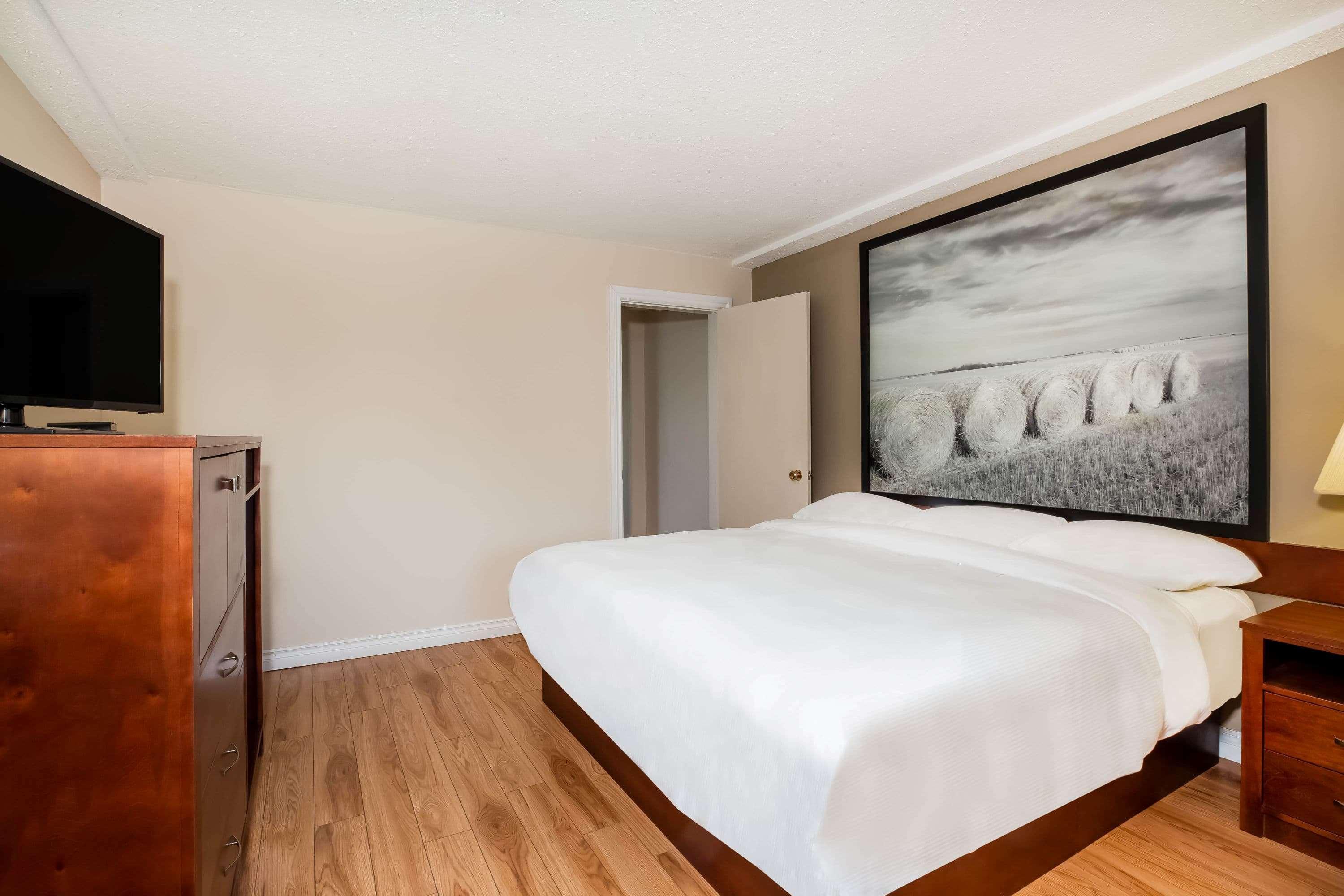 Super 8 By Wyndham Smoky Lake Ngoại thất bức ảnh