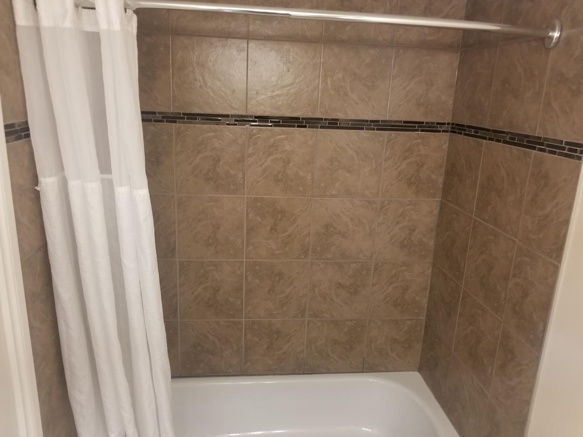 Super 8 By Wyndham Smoky Lake Ngoại thất bức ảnh